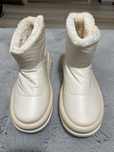 Ghete tip ugg noi