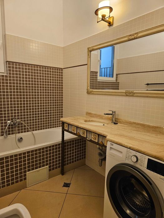 Închiriere Apartament Ultracentral Spațios in Clădire Istorică