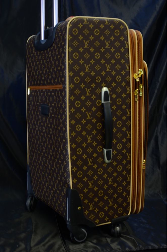 Louis Vuitton куфари