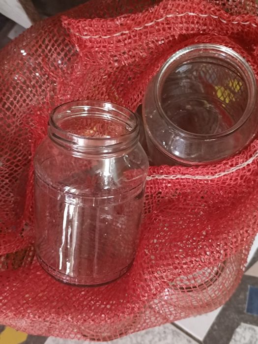 Продаются литровые банки