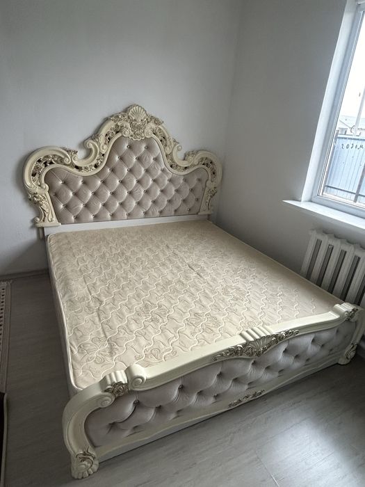 Жақсы күйде кровать сатылады матрасымен.