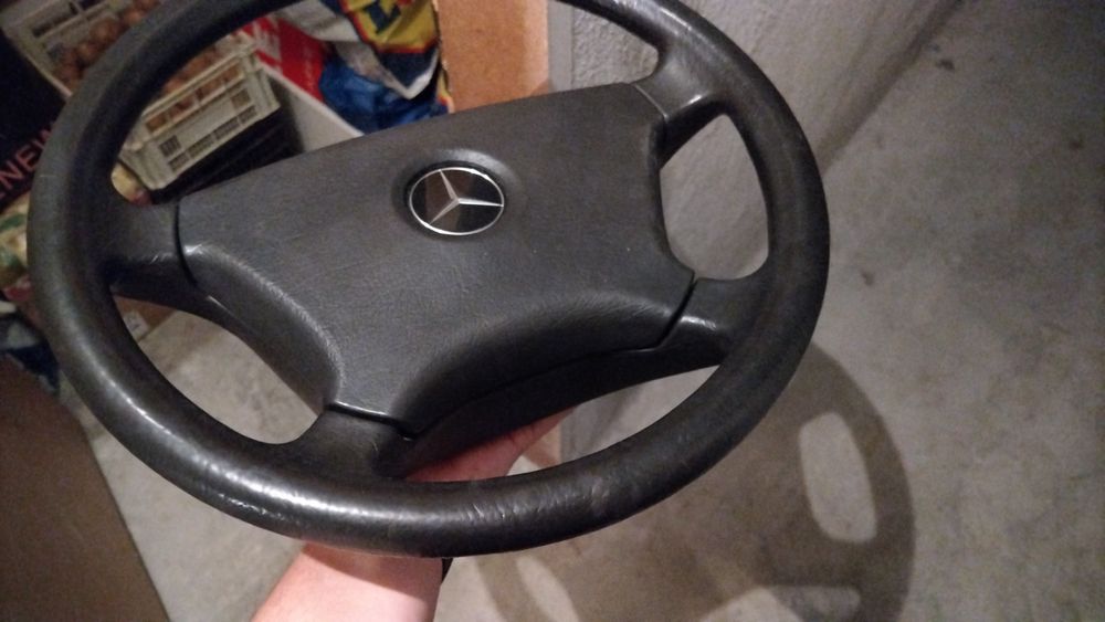 Волан за мерцедес 190!