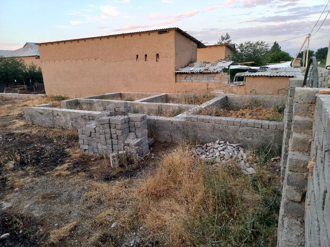 Uchastka sotiladi