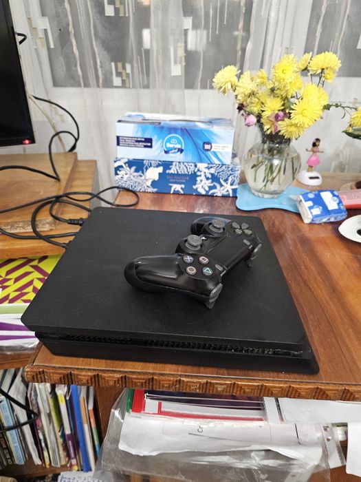 PS4 Slim 500GB + Controller– 600 lei