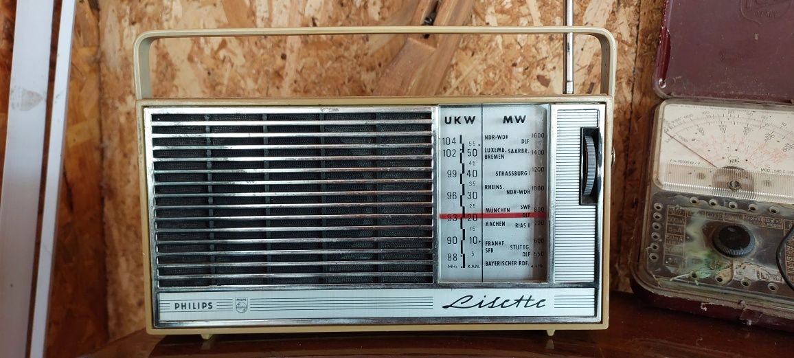 Radio vintage PHILIPS lisette