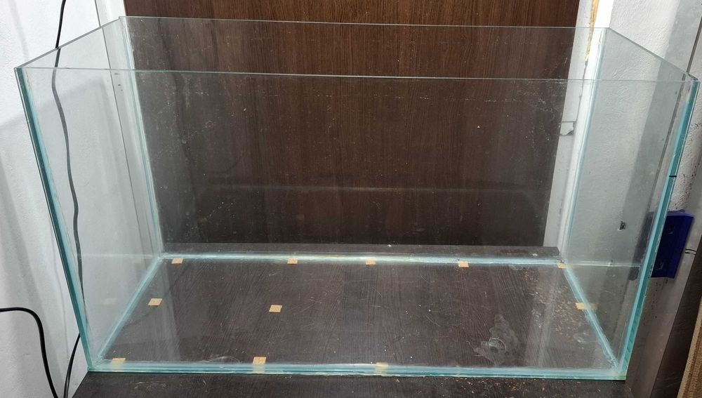 Acvariu 85+ litri din sticlă clară