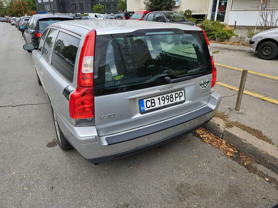 Продавам Volvo V70