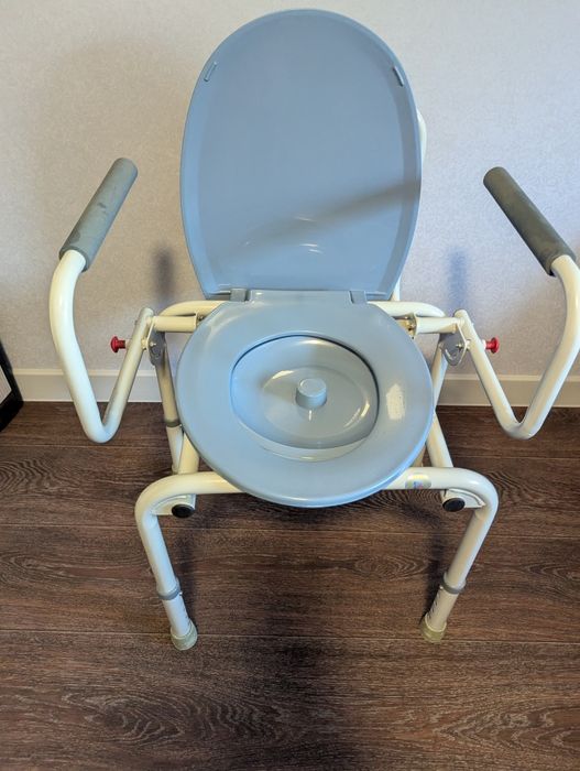 Санитарный стул новый