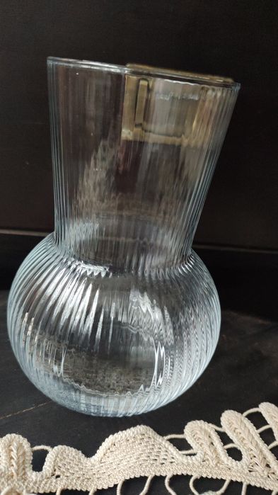 vază simplă transparentă