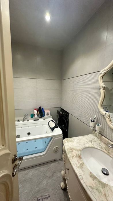 Ibn sino taxta bozor orqasida uy sotiladi