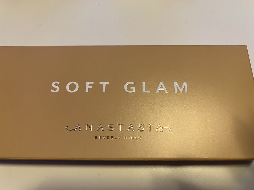 Нова палитра Anastasia Soft Glam