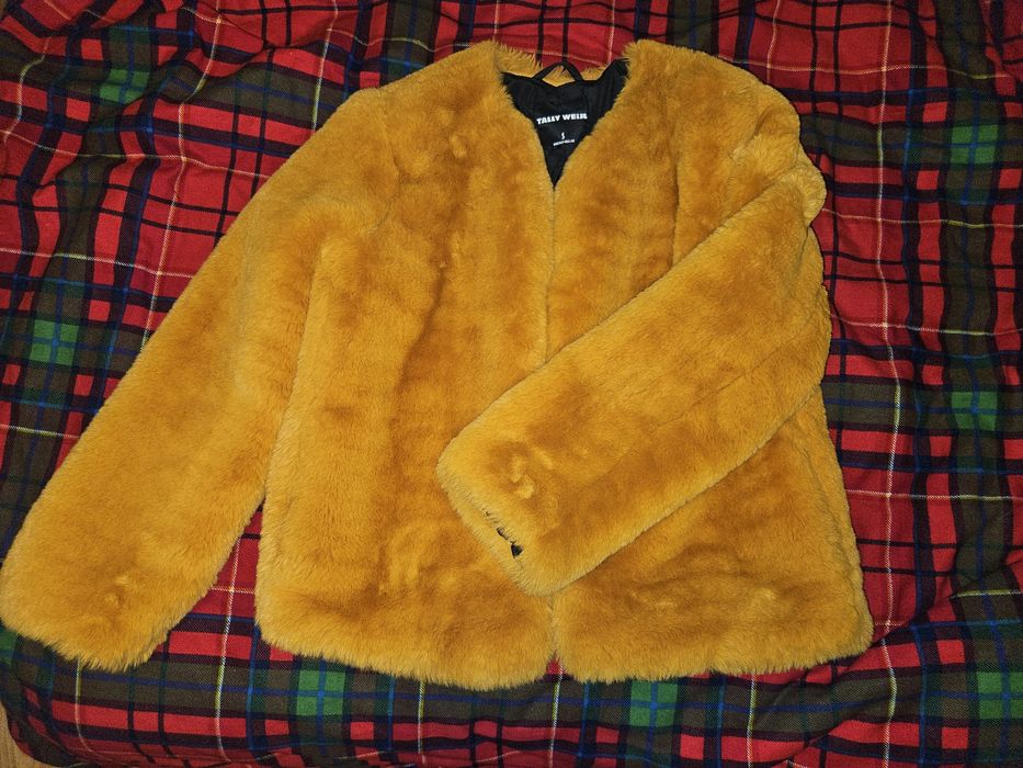 Пухено жълто палто Tally Weijl