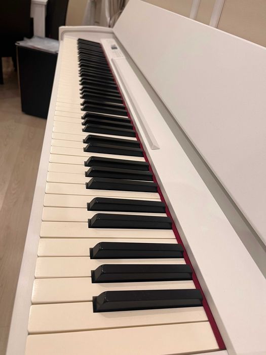 Pian digital Roland F701-WH alb mat – stare excelenta