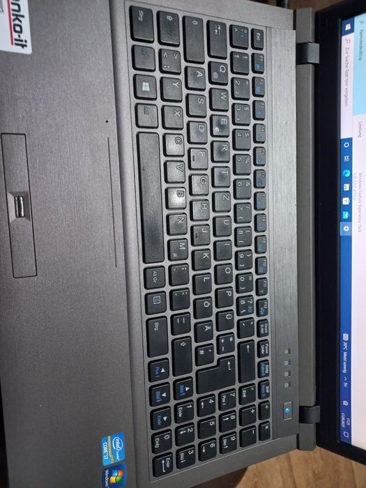 Terra mobile 1541 si Medion Akoya MD98760