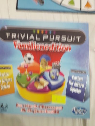 Vand joc TRIVIAL PURSUIT, editia de familie