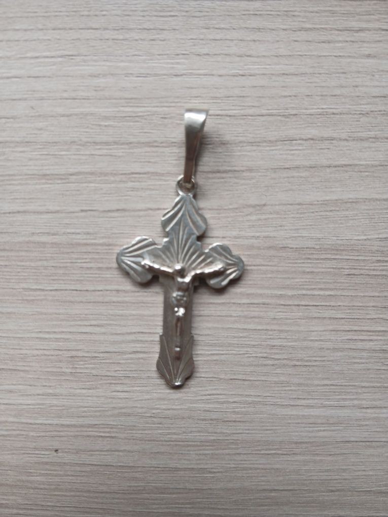 Продам серебряную цепь с крестиком