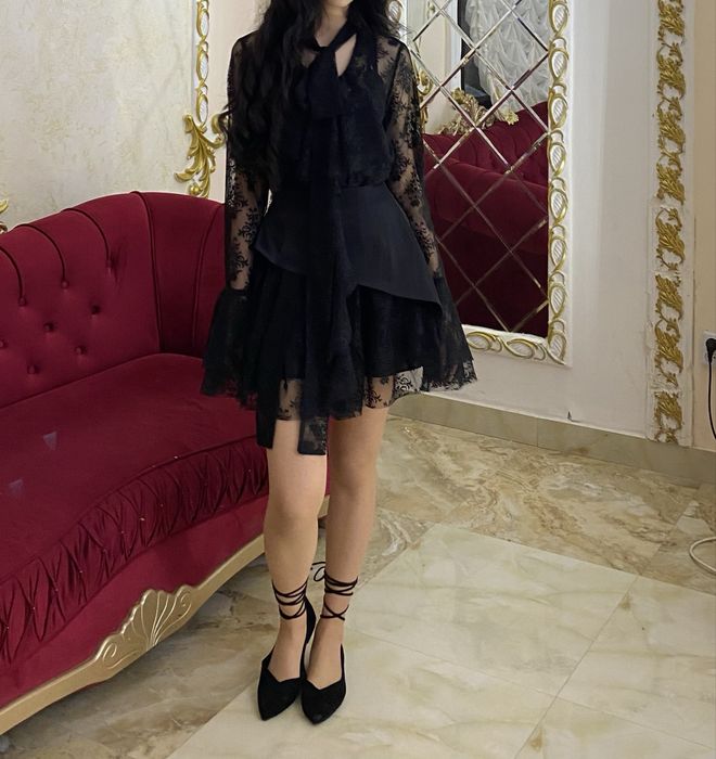 Продам черное платье с кружевой