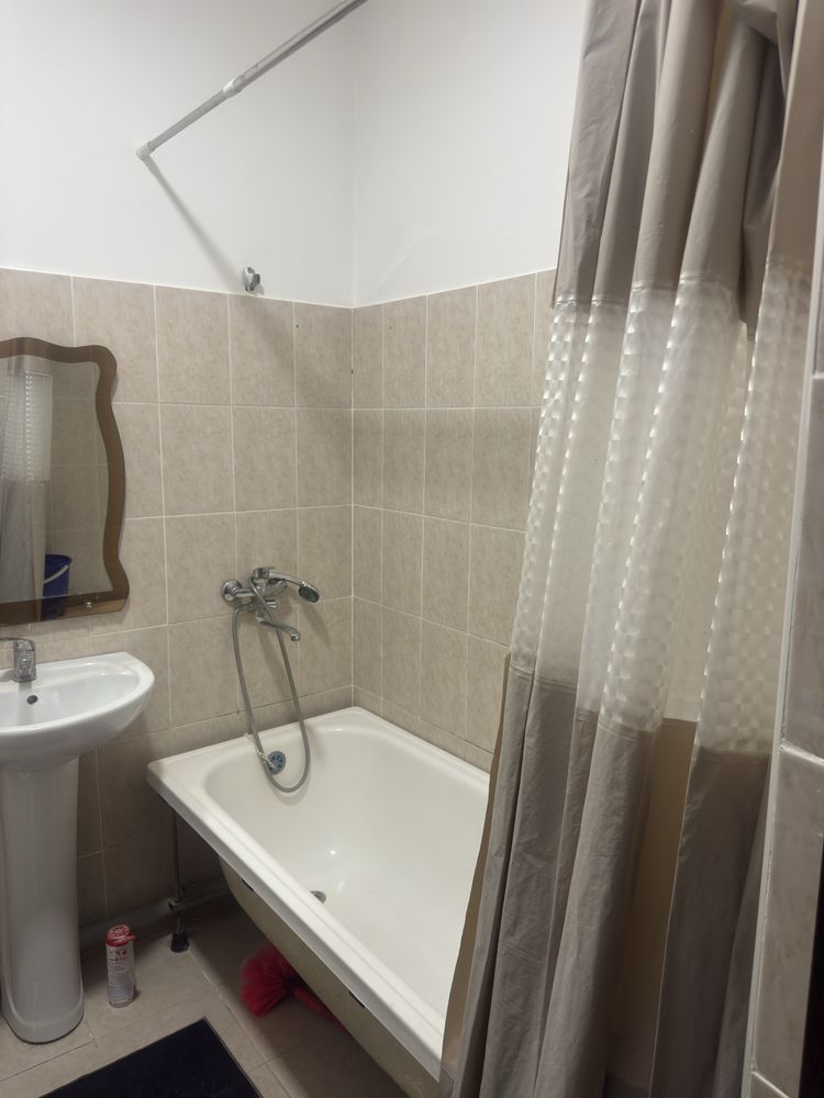 Срочно продается  2 комнатная квартира в массиве Корасув на 1 этаже.