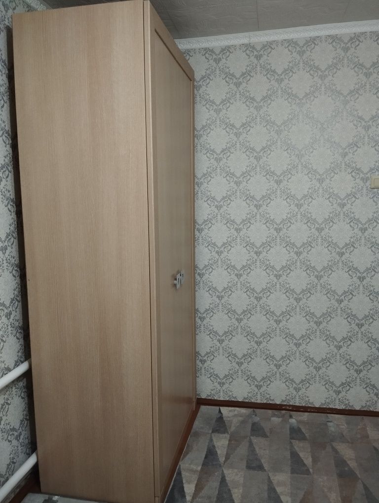 Шкаф  для одежды .