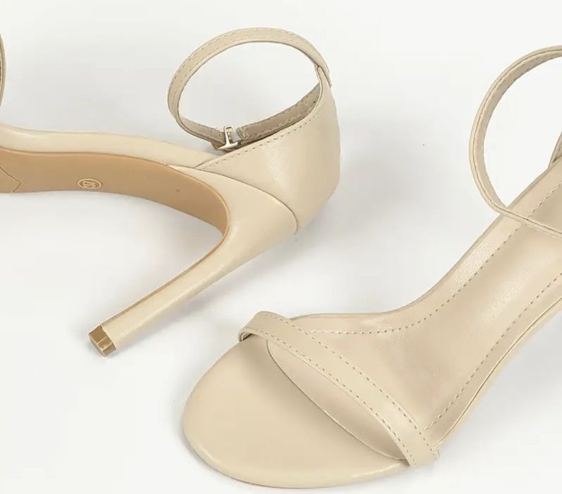 Сандали на ток 37 /37,5 нови