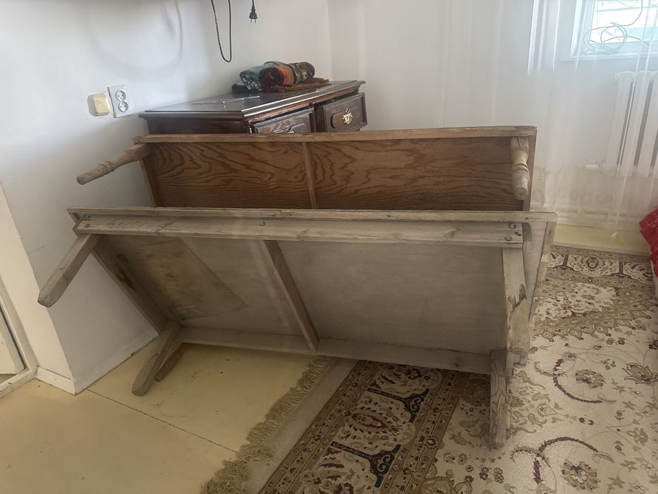 Продаются столы напольные