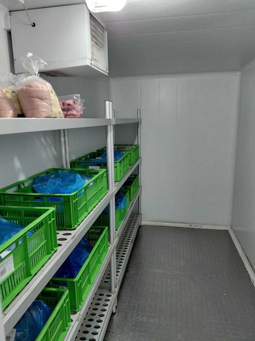 Camera frigorifica cu podea si rafturi