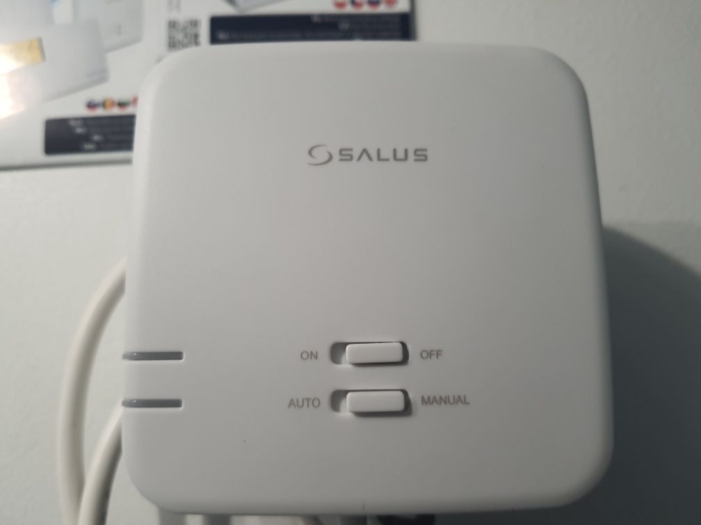 Vând termostat Salus programabil Salus nefolosit
