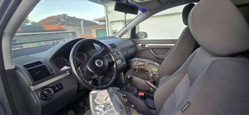 VW TOURAN 2005 г. Двигател бензин BLX 110 kw.