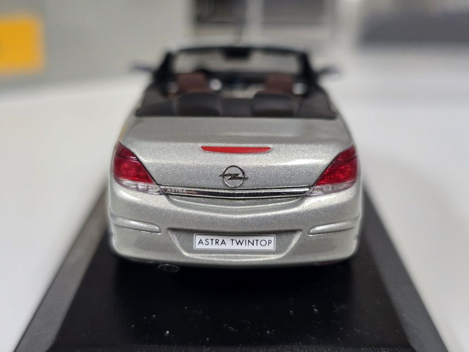 Macheta Opel Astra Cabrio Minichamps