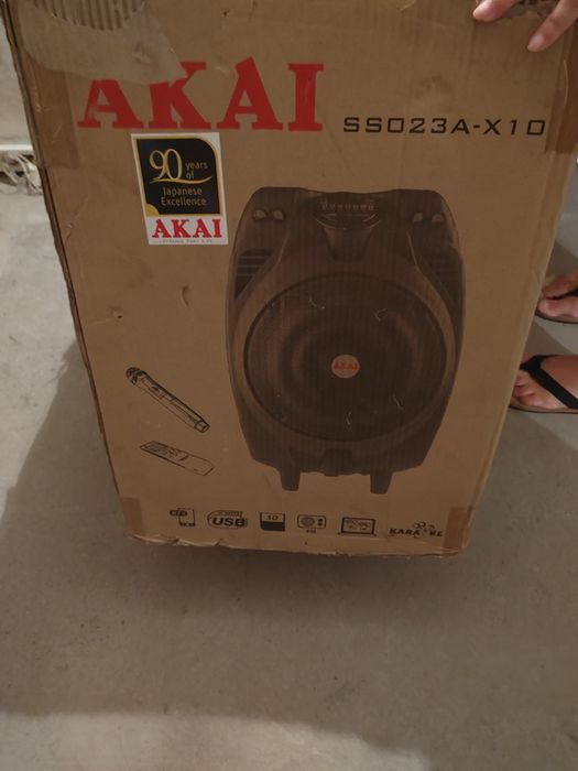 Vând boxa Akai SSO23A-X10