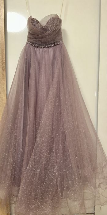 Официални рокли-носени само по веднъж