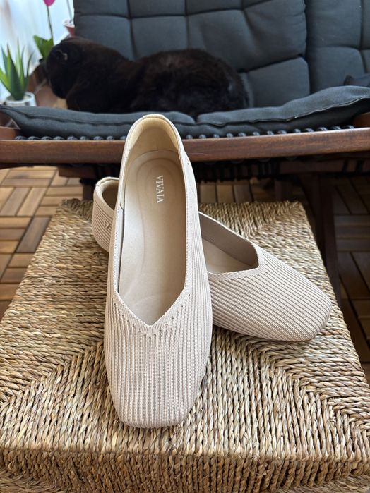 Balerini VIVAIA – Almond  Square-Toe V-Cut – Mărimea 37.5
