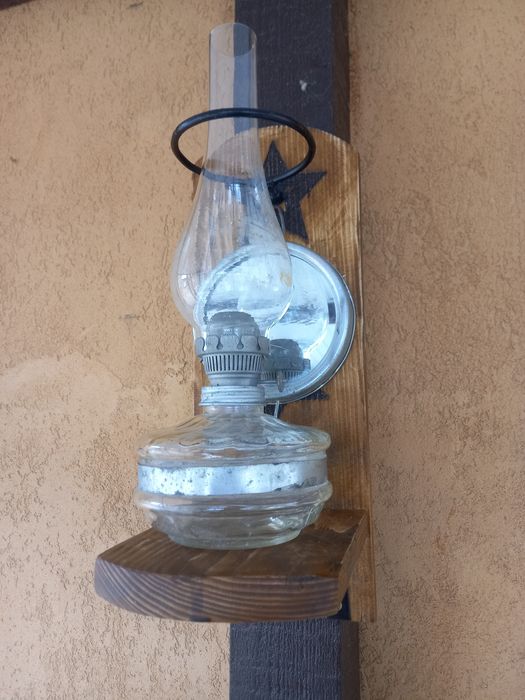 2 lămpi vechi ,fiecare cu suport