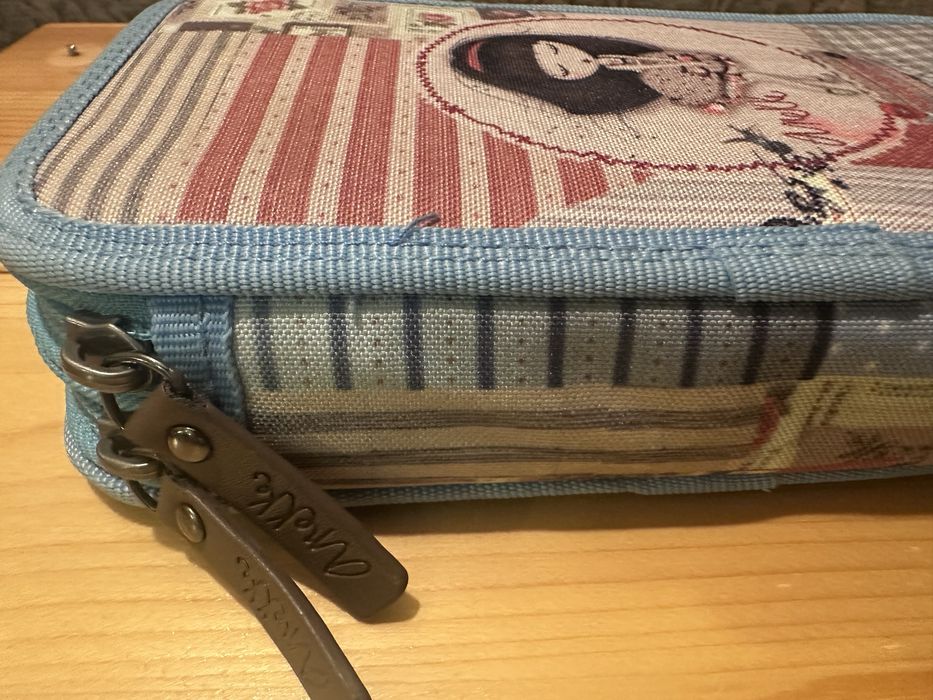 Ученически несесер Anekke