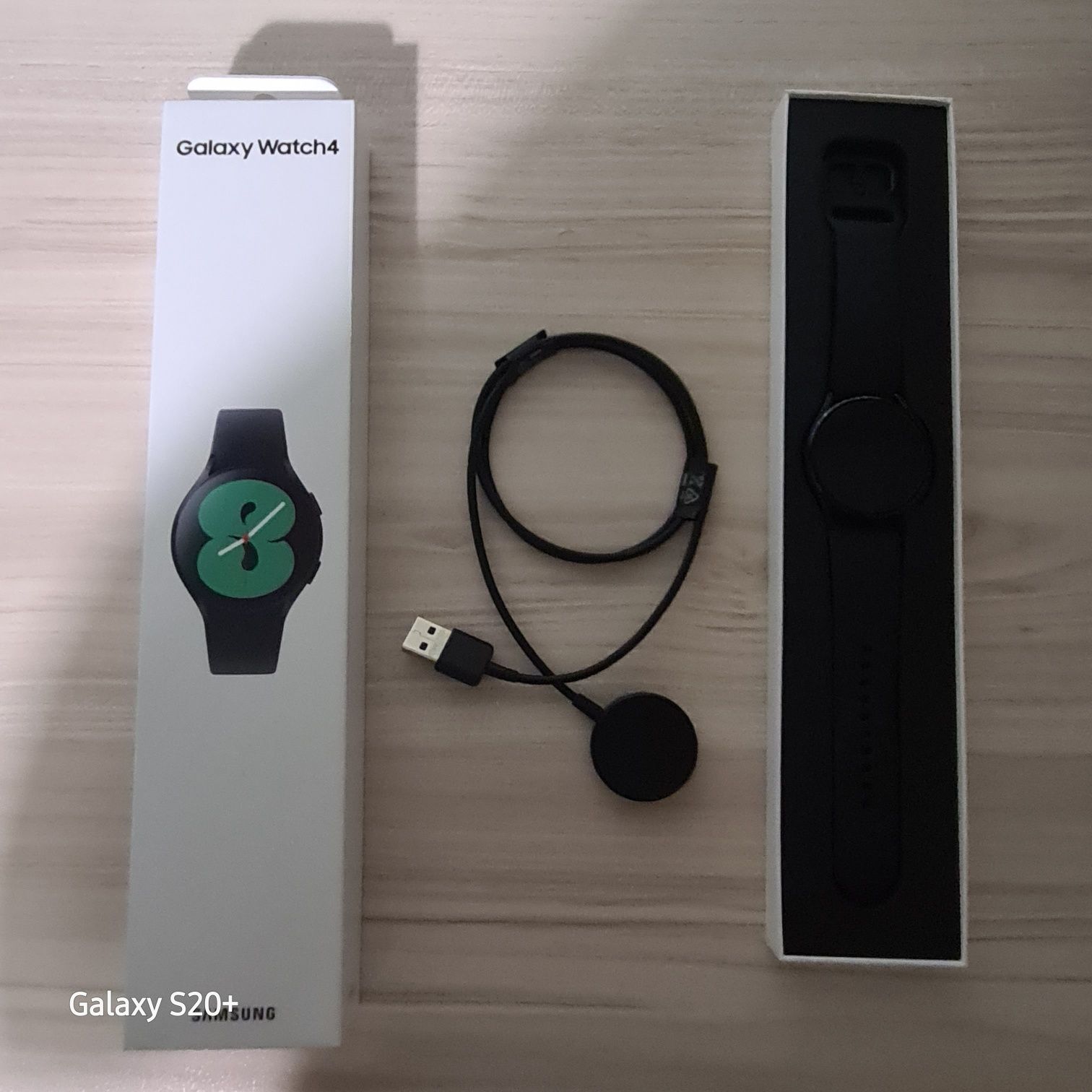 Продавам часовник Smartwatch Samsung Galaxy Watch4, 40mm, LTE, Black