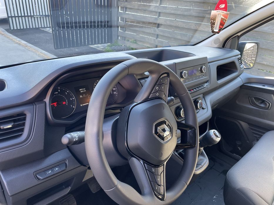 predare leasing renault trafic 8+1 locuri