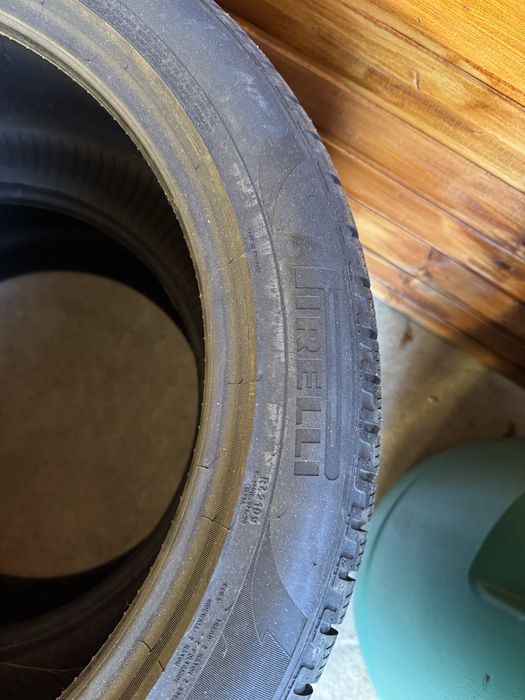 Vand 2 anvelope de iarna 305/40/20 pirelli runflat