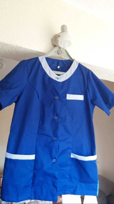 Бяла медицинска престилка