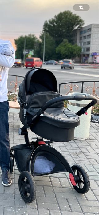 Коляска универсальная 2 в 1 Hot Mom F22, черный