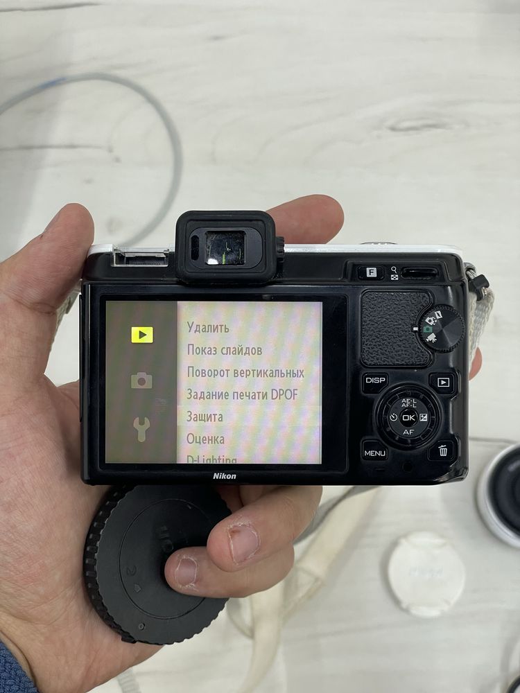 Nikon v1  В отличном состоянии с двумя объективами