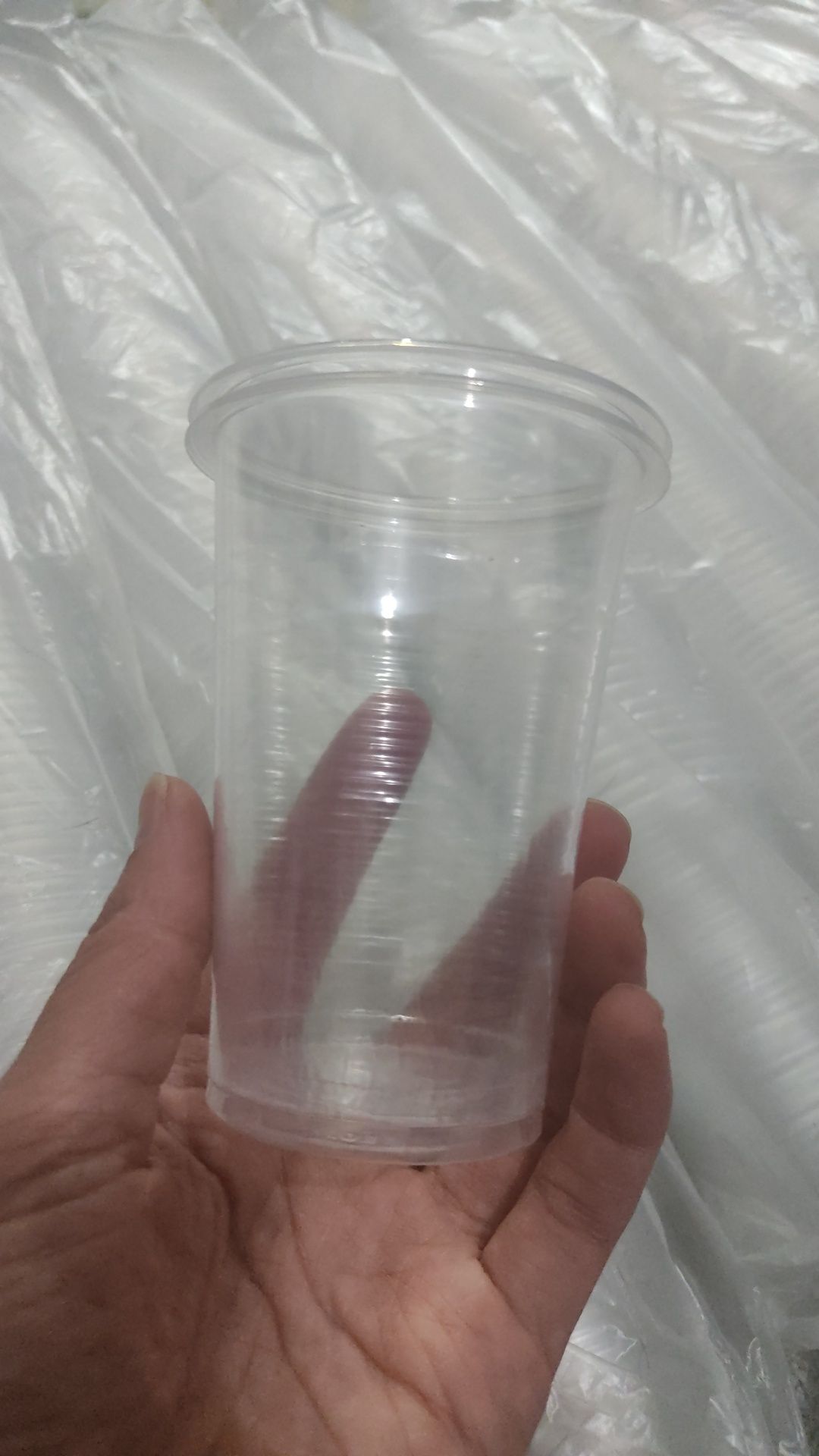 Одноразовые пластиковые стаканчики