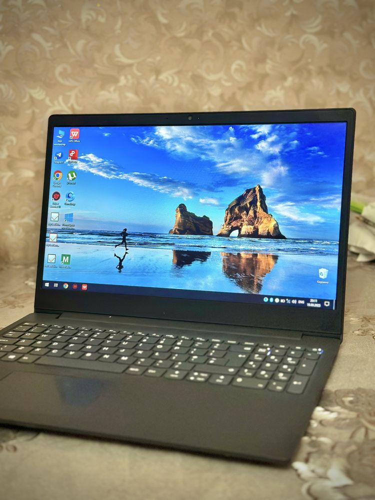 Lenova V15 deyarli yangi