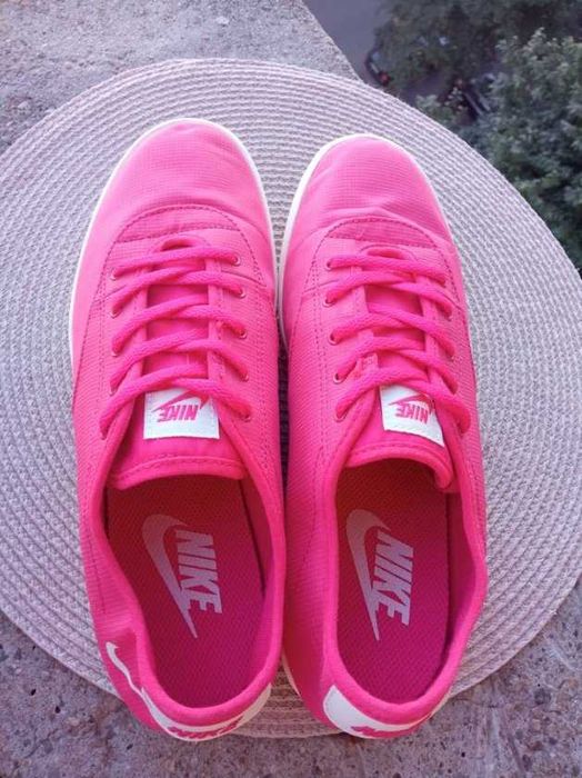 Tenisi Nike, mar.39,UK 5.5 (25 cm) made in Vietnam.
