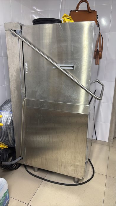 Электрическая посудомоищная машина