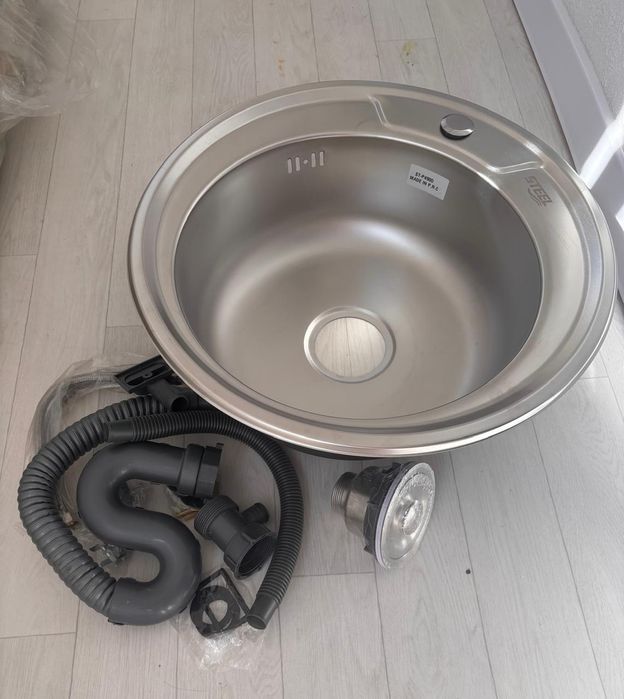 Продам кухонную мойку