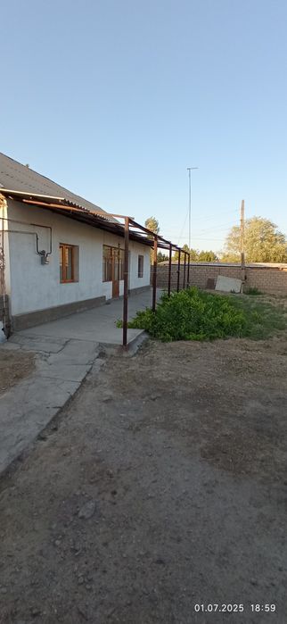 Xovli uy sotiladi 10 sotx Oxongaron tumani Ubaid qishlogi