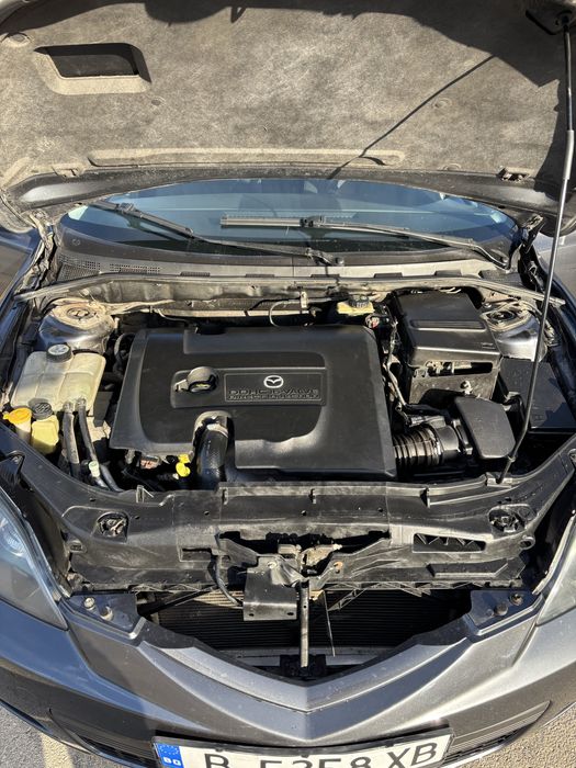 Мазда 3 1.6 добро състояни