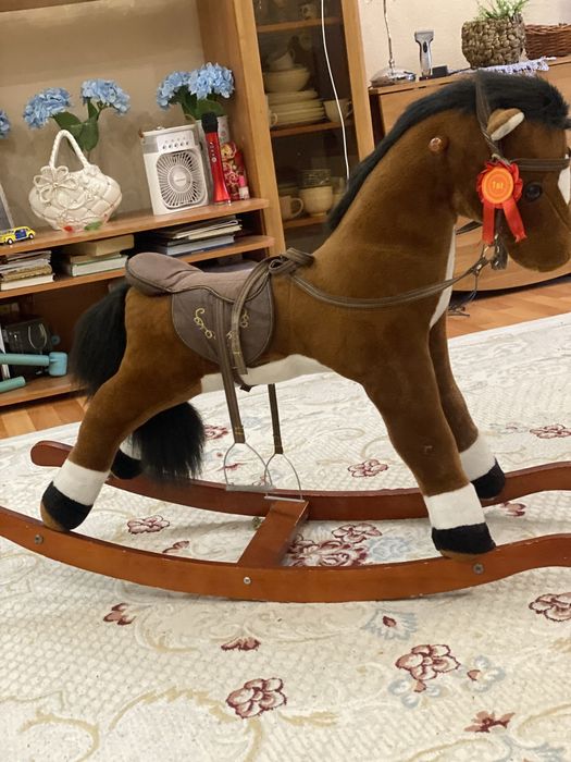 Продам детскую лошадку качалку