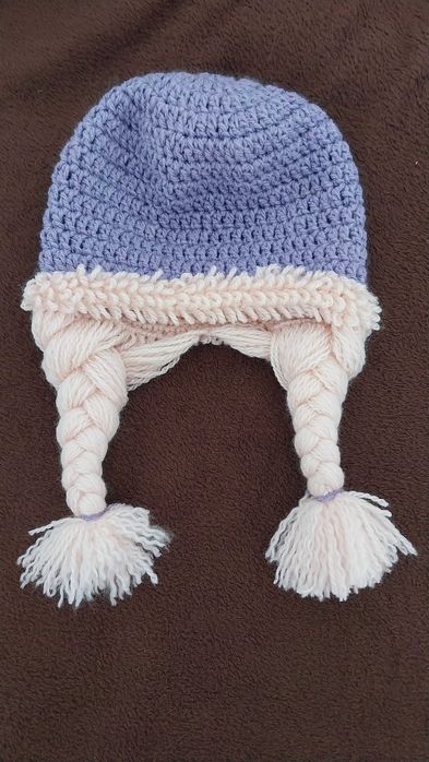 Căciulă crosetata cu codite