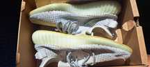Vand yezzy purtati de 2 ori